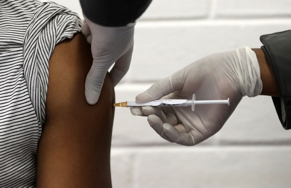 Covid-19: COVID: le vaccin d&#039;oxford se veut &quot;sur&quot;