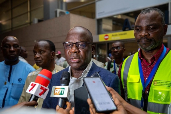 C&ocirc;te d&rsquo;Ivoire : Pierre Dimba &eacute;value le dispositif de veille sanitaire contre Ebola et Hantavirus &agrave; l&rsquo;a&eacute;roport d&rsquo;Abidjan