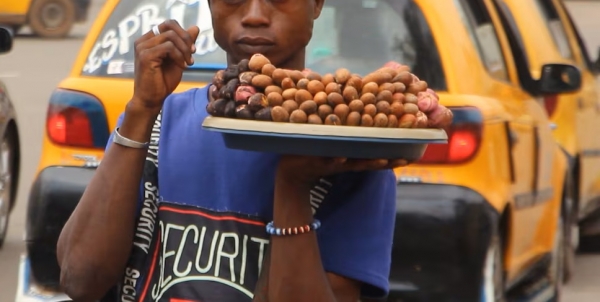 C&ocirc;te d&rsquo;Ivoire-Vente de Petit cola : un business en plein essor &agrave; Abidjan