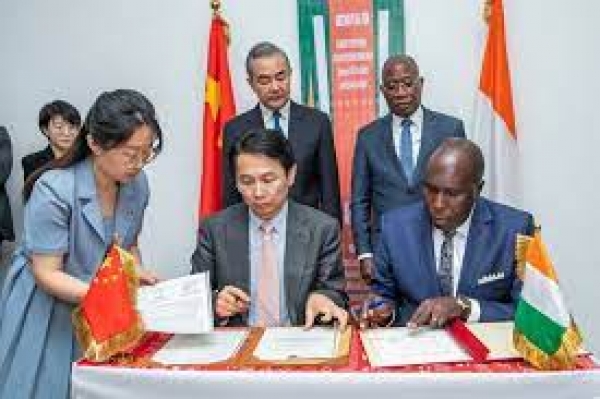 Can 2023 / La Chine fait don de 6 bus à propulsion électrique à la Côte d’Ivoire